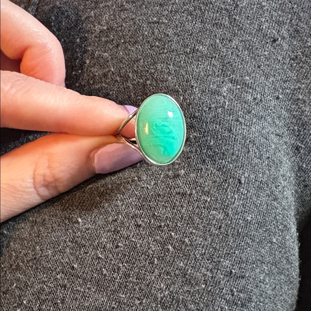 Ring - Picture 3 of 4